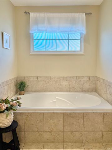 6117 Porterfield Drive, Evansville, IN 47711