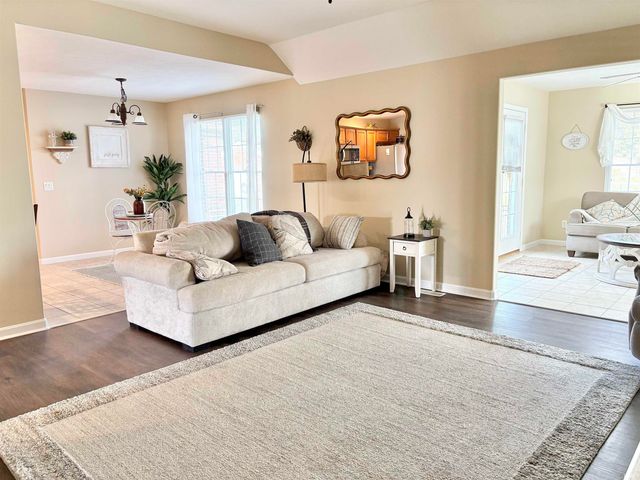 6117 Porterfield Drive, Evansville, IN 47711