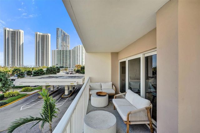 300 Bayview Dr 205, Sunny Isles Beach, FL 33160