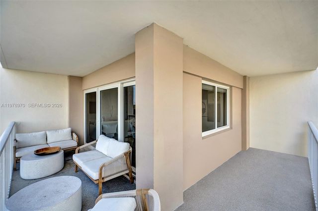 300 Bayview Dr 205, Sunny Isles Beach, FL 33160