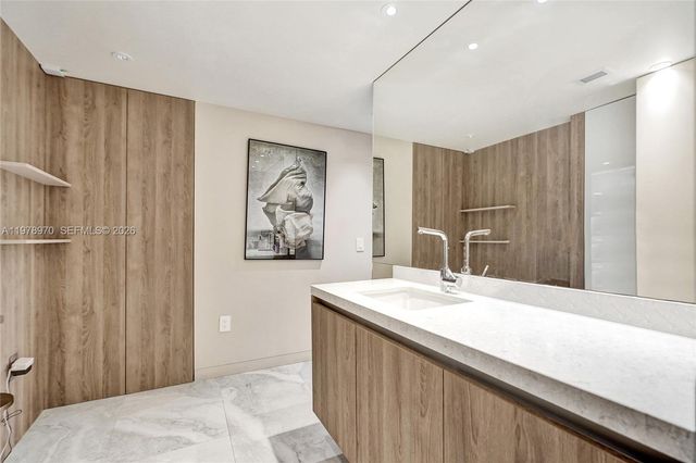 300 Bayview Dr 205, Sunny Isles Beach, FL 33160