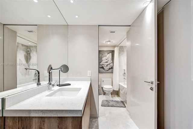 300 Bayview Dr 205, Sunny Isles Beach, FL 33160