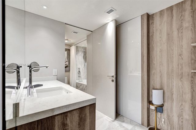 300 Bayview Dr 205, Sunny Isles Beach, FL 33160