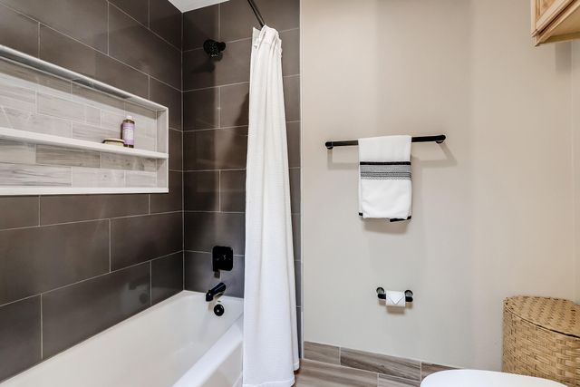 1815 Princeton Drive NE, Albuquerque, NM 87106