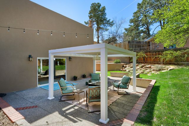 1815 Princeton Drive NE, Albuquerque, NM 87106