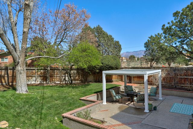 1815 Princeton Drive NE, Albuquerque, NM 87106