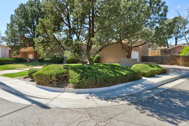 1815 Princeton Drive NE, Albuquerque, NM 87106