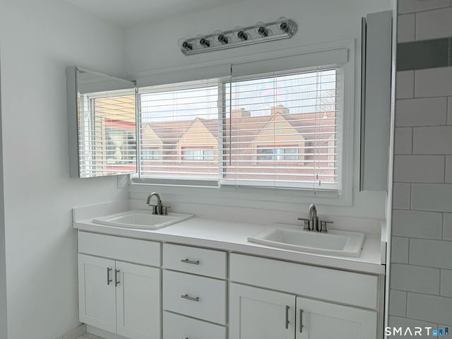 40 Montoya Drive 40, Branford, CT 06405