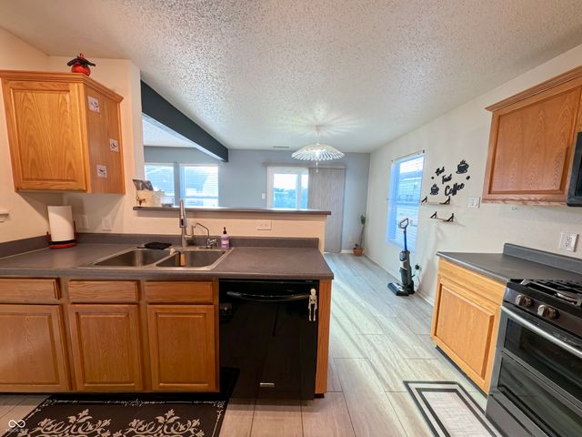 921 Westpointe Drive, Shelbyville, IN 46176