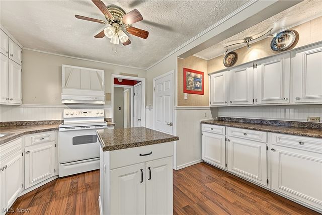 852 Eastwood Avenue, Tallmadge, OH 44278