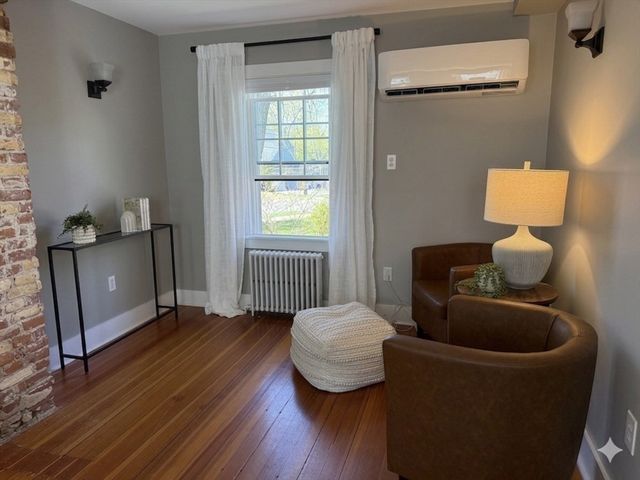 33 Pleasant St, Hopkinton, MA 01748