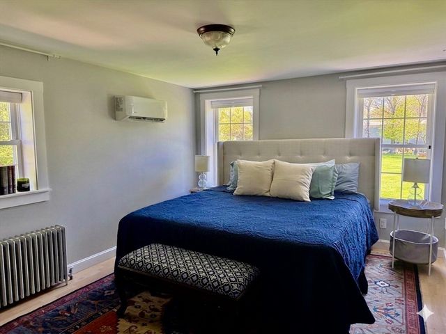 33 Pleasant St, Hopkinton, MA 01748