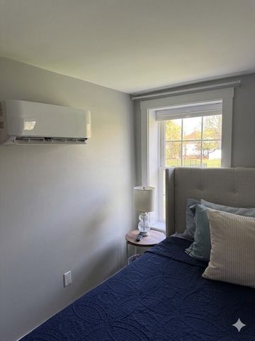 33 Pleasant St, Hopkinton, MA 01748