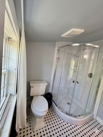 33 Pleasant St, Hopkinton, MA 01748