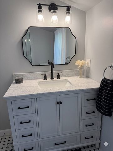 33 Pleasant St, Hopkinton, MA 01748