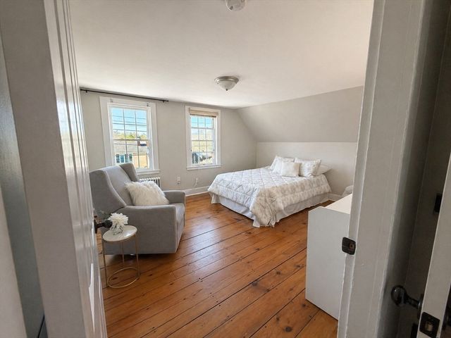 33 Pleasant St, Hopkinton, MA 01748