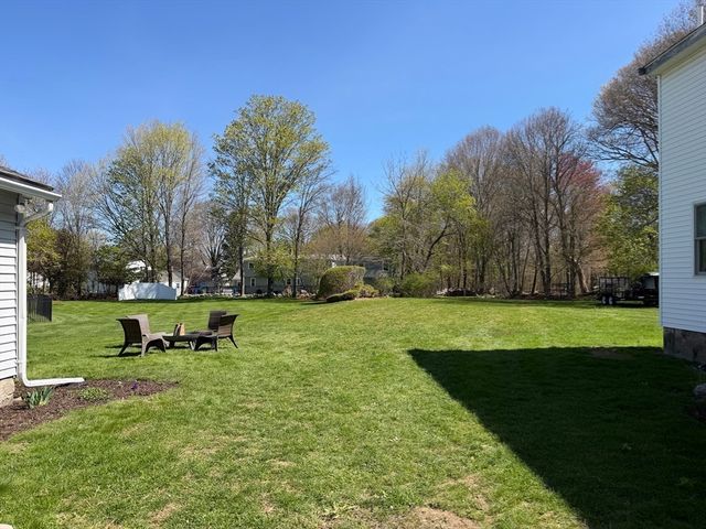 33 Pleasant St, Hopkinton, MA 01748