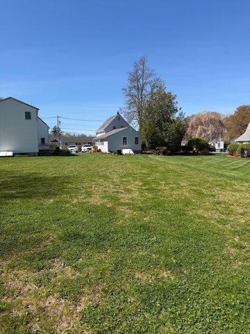 33 Pleasant St, Hopkinton, MA 01748