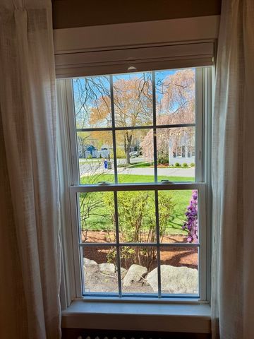 33 Pleasant St, Hopkinton, MA 01748