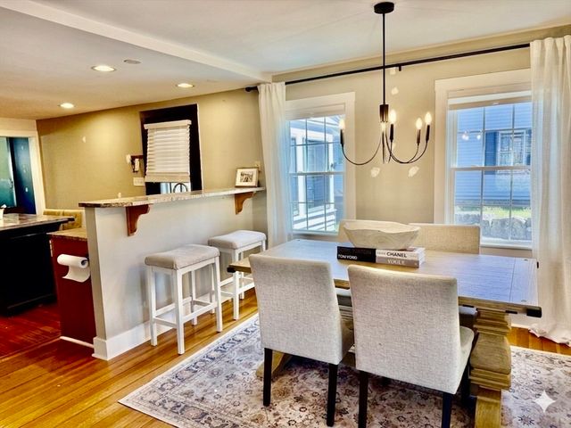 33 Pleasant St, Hopkinton, MA 01748