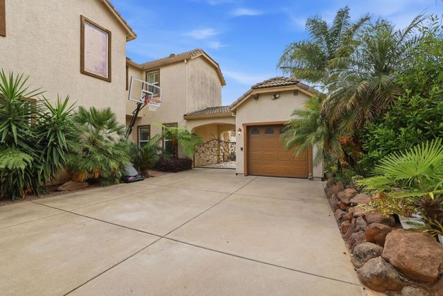 10413 Danichris Way, Elk Grove, CA 95757