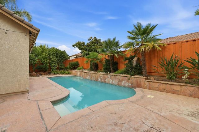 10413 Danichris Way, Elk Grove, CA 95757