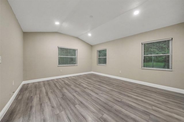1339 E JACKSON AVENUE, Mount Dora, FL 32757