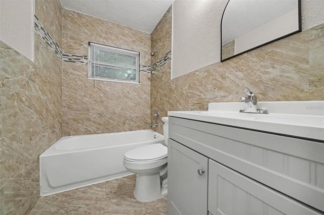 1339 E JACKSON AVENUE, Mount Dora, FL 32757