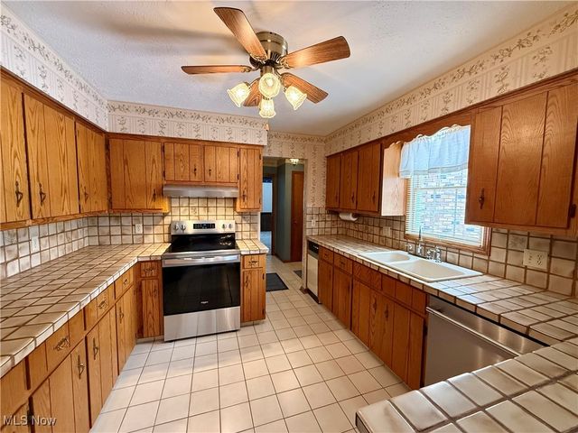 1431 High Street, Louisville, OH 44641