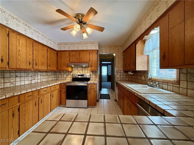 1431 High Street, Louisville, OH 44641