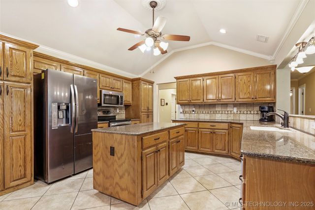 4201 W Detroit Street, Broken Arrow, OK 74012