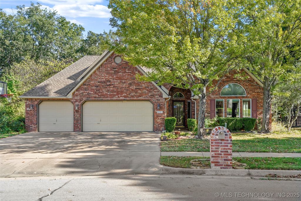 4201 W Detroit Street, Broken Arrow, OK 74012