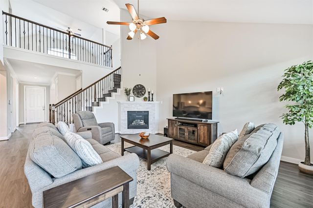 2303 Rosehill Garden Trail, Pearland, TX 77089