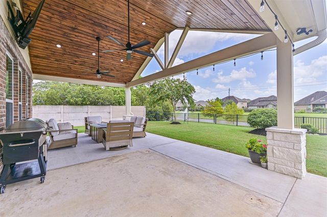 2303 Rosehill Garden Trail, Pearland, TX 77089