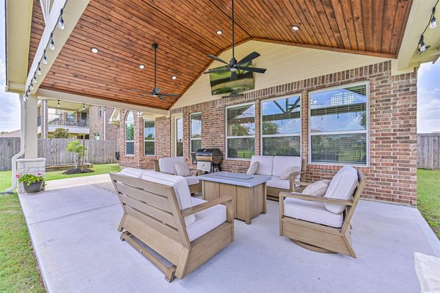 2303 Rosehill Garden Trail, Pearland, TX 77089