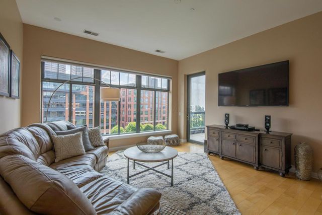 250 Daniel Burnham Square, 607, Columbus, OH 43215
