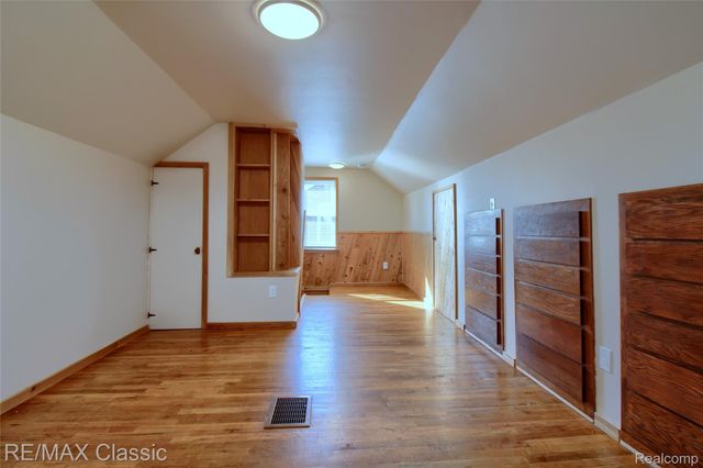 22852 Oakwood Avenue, Eastpointe, MI 48021