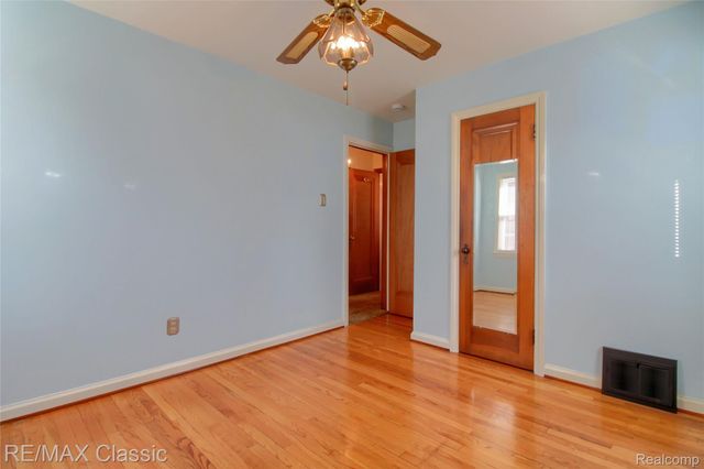 22852 Oakwood Avenue, Eastpointe, MI 48021