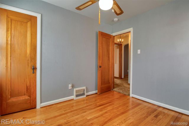 22852 Oakwood Avenue, Eastpointe, MI 48021