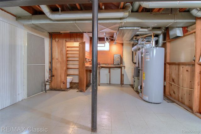 22852 Oakwood Avenue, Eastpointe, MI 48021