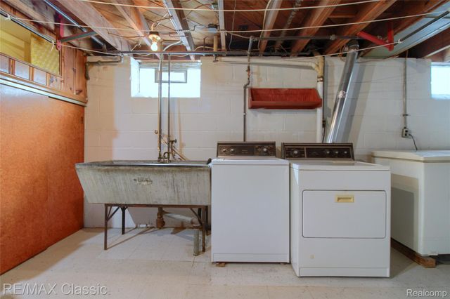 22852 Oakwood Avenue, Eastpointe, MI 48021