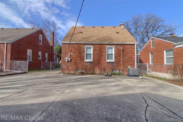 22852 Oakwood Avenue, Eastpointe, MI 48021