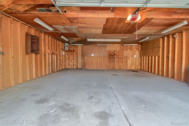 22852 Oakwood Avenue, Eastpointe, MI 48021