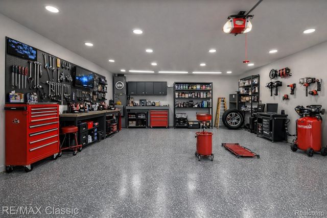 22852 Oakwood Avenue, Eastpointe, MI 48021