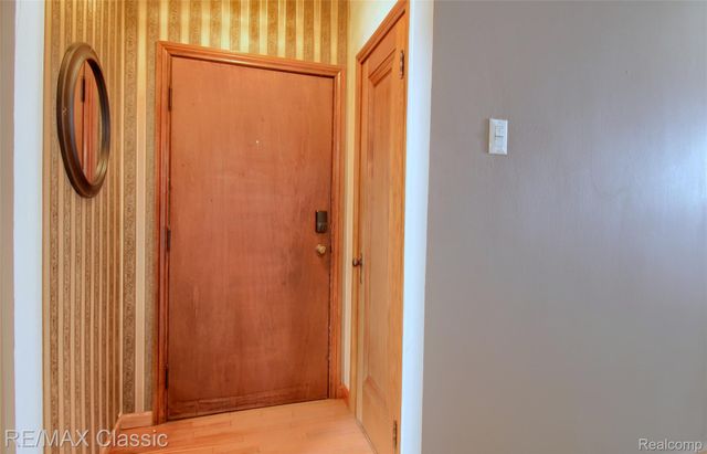 22852 Oakwood Avenue, Eastpointe, MI 48021