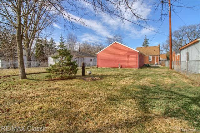 22852 Oakwood Avenue, Eastpointe, MI 48021