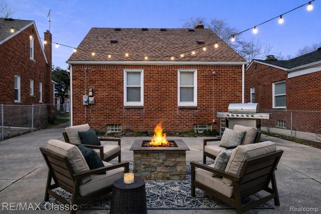 22852 Oakwood Avenue, Eastpointe, MI 48021