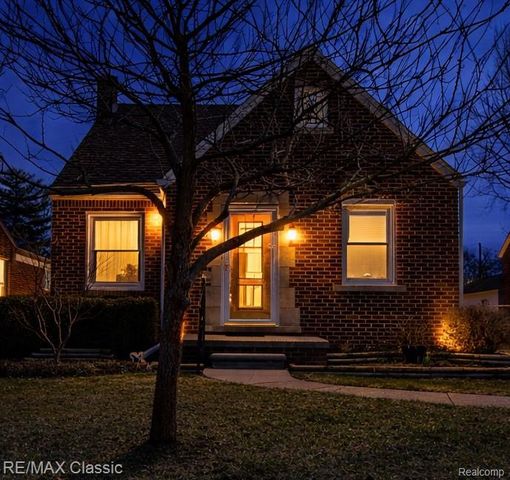 22852 Oakwood Avenue, Eastpointe, MI 48021