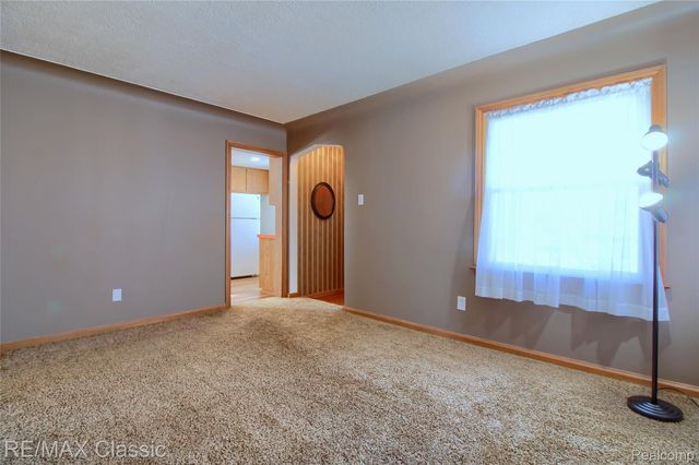 22852 Oakwood Avenue, Eastpointe, MI 48021