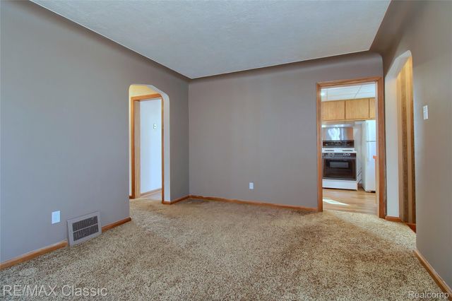 22852 Oakwood Avenue, Eastpointe, MI 48021